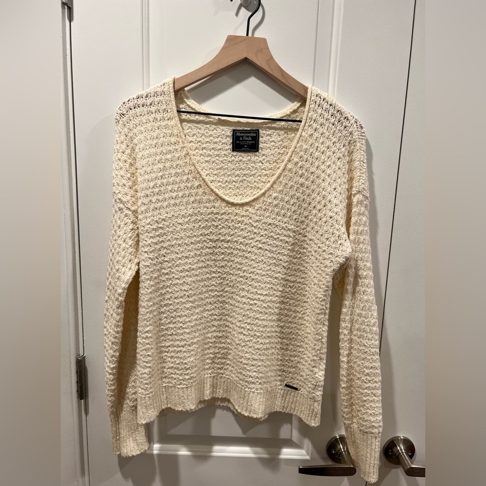Abercrombie & Fitch Scoop Neck Cream Sweater - size medium